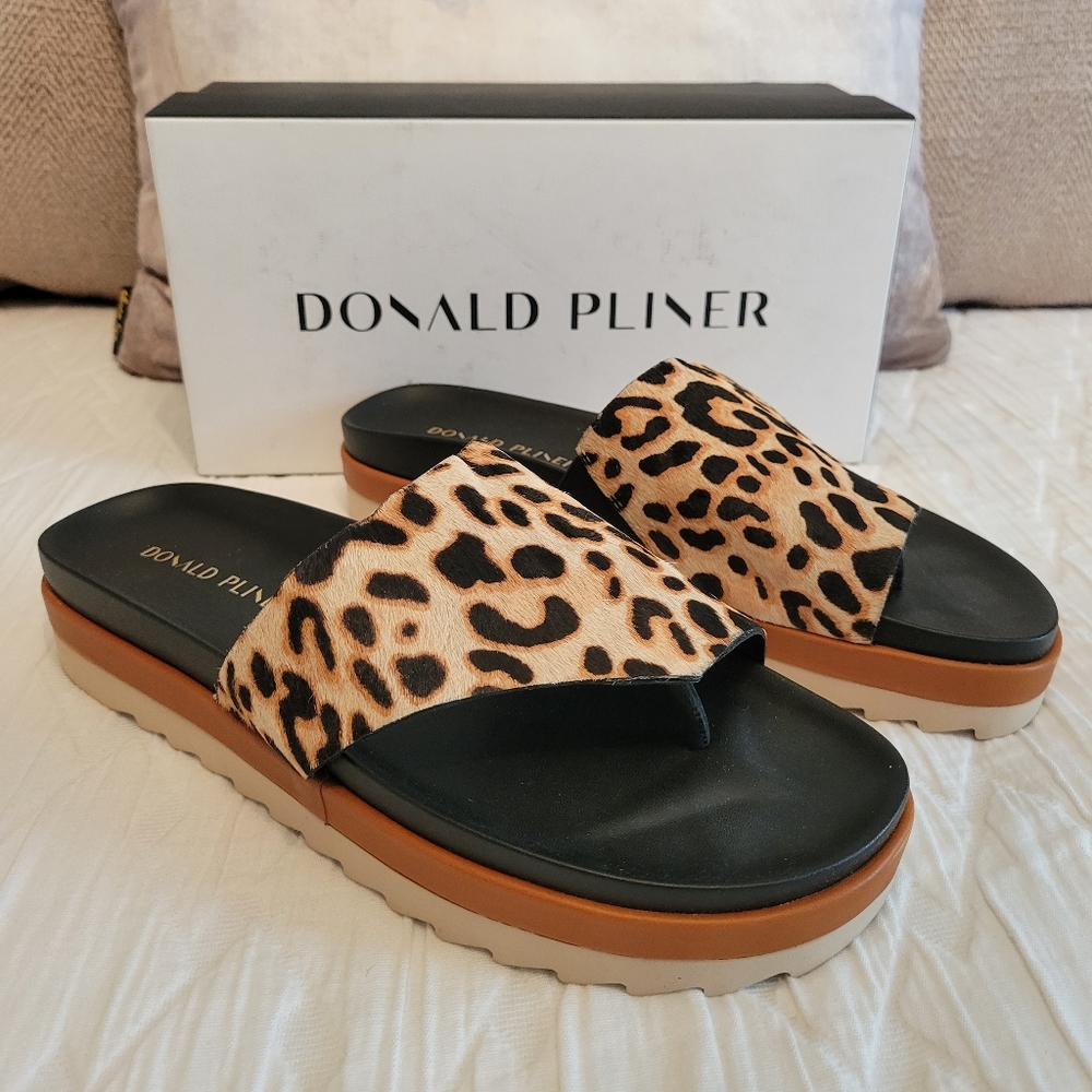 NIB Donald Pliner (Lylaa) Leopard haircalf Sandal - Picture 7 of 7